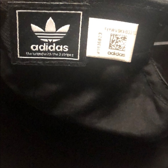 Adidas SnapBack - Picture 3 of 5